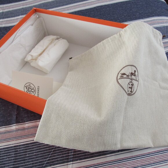 Authentic HERMES Empty Box 14” x 11” x 5.5” with boot bag - Picture 8 of 16